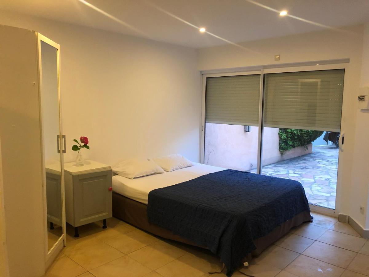 Joli Studio Independant, Avec Exterieur Verdoyant A Hyères