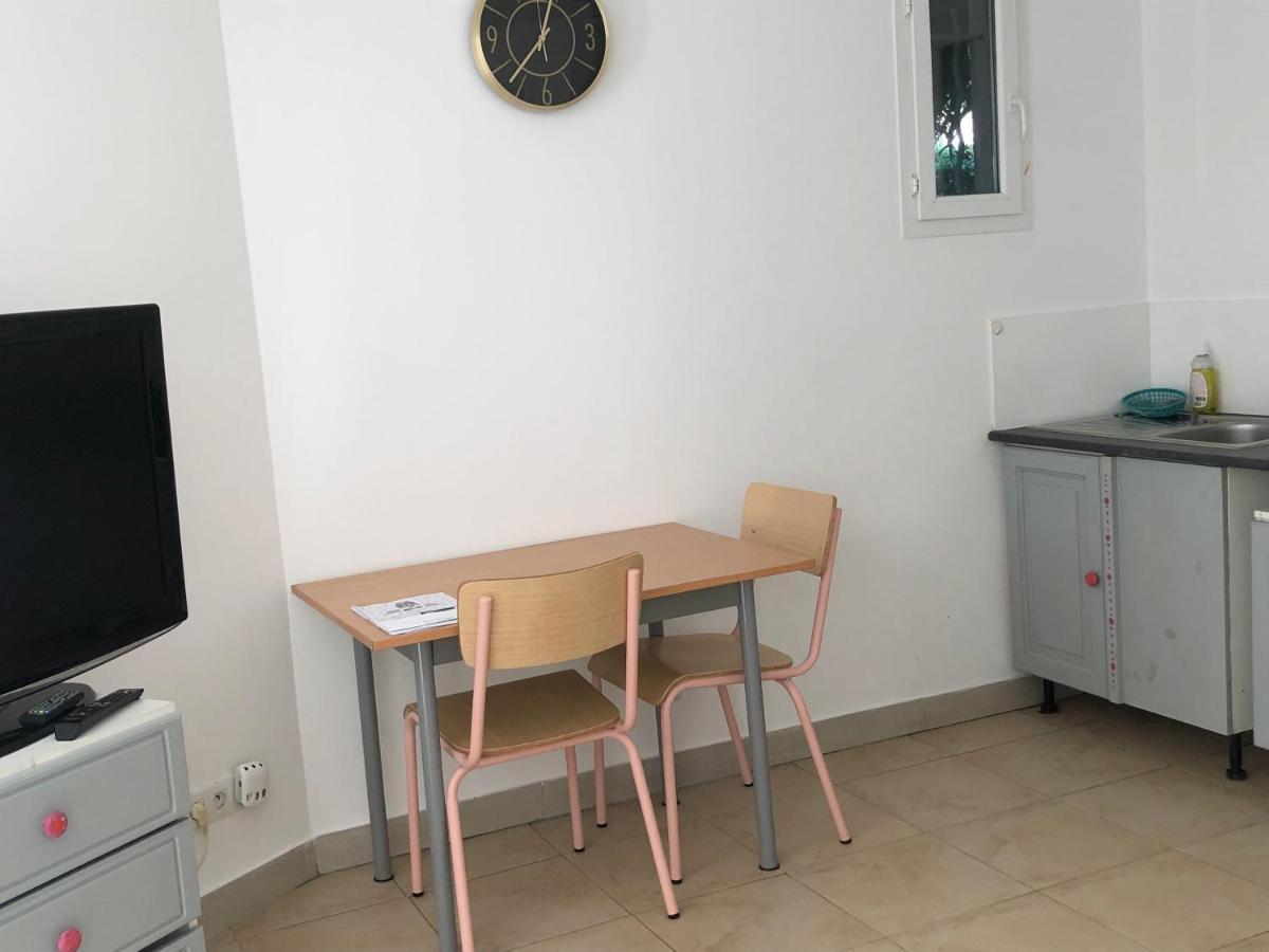 Joli Studio Independant, Avec Exterieur Verdoyant A Apartment